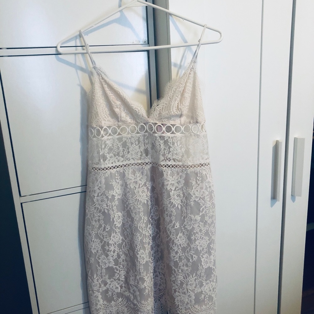 Dress 🔴 SOLD 🔴 - Picture 2 of 5